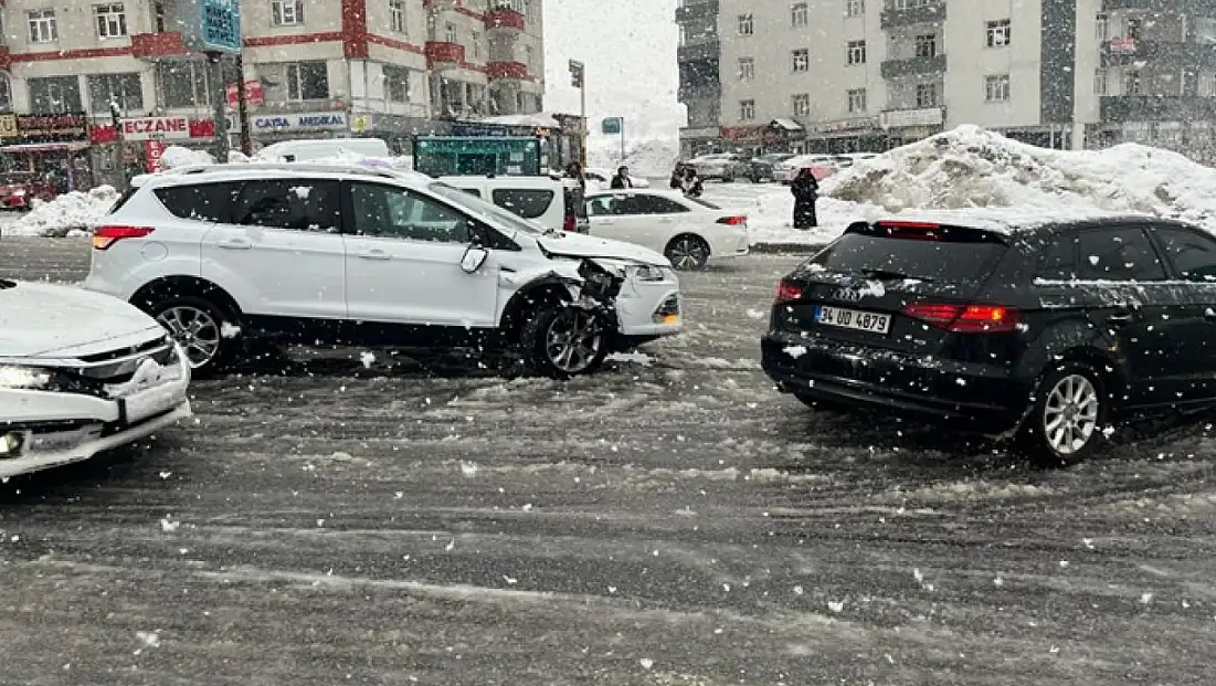 Bitlis'te zincirleme trafik kazası