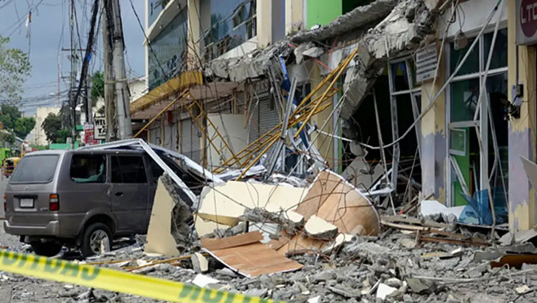 Filipinler’de 7.4 büyüklüğünde deprem