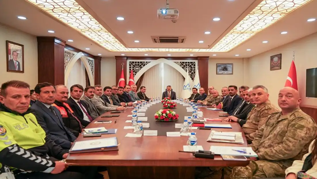 Hakkari’de karla mücadele değerlendirme toplantısı yapıldı