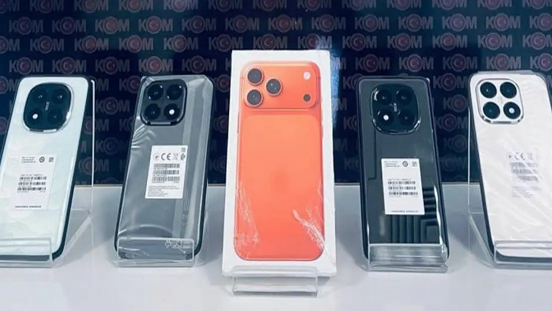 Kargo paketinden kaçak telefon çıktı