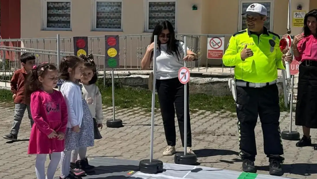 Anaokulu öğrencilerine trafik eğitimi