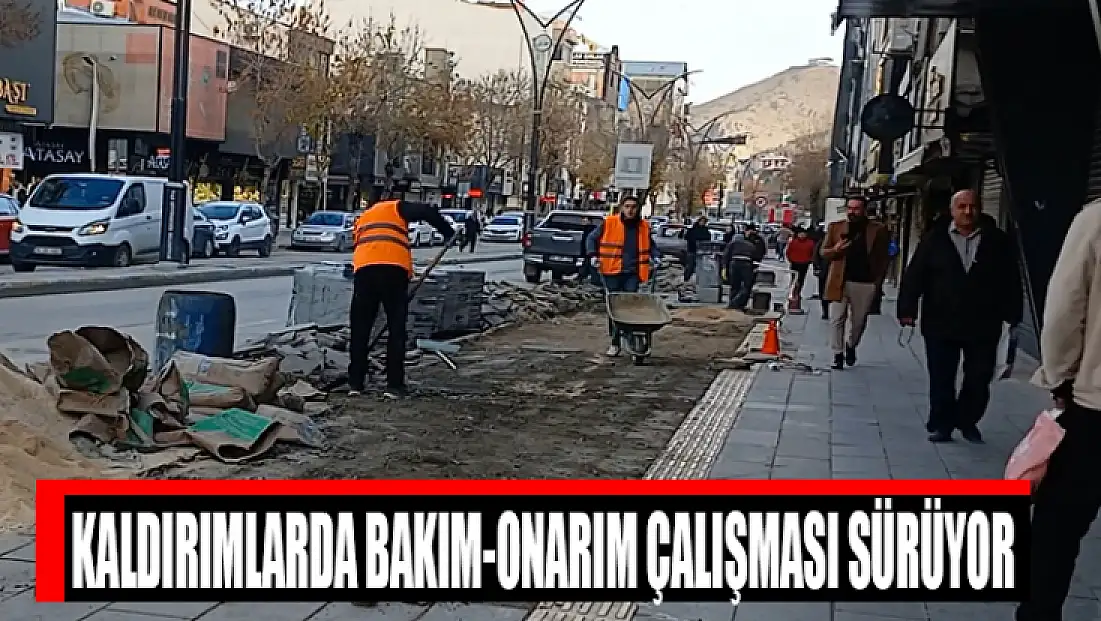 Cumhuriyet Caddesi’ndeki kaldırımlarda bakım-onarım çalışması sürüyor