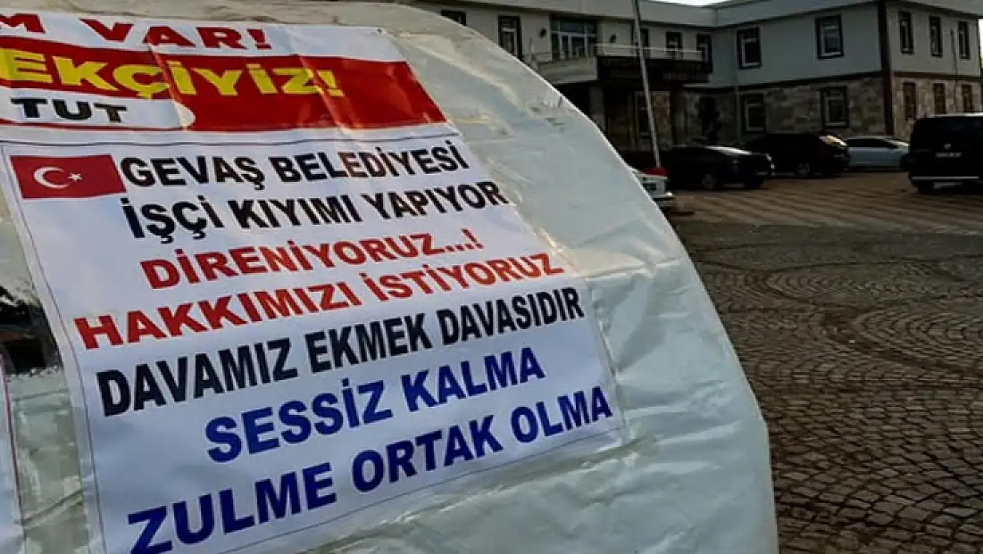 Gevaş’ta işten çıkarılan işçilerin eylemi sürüyor