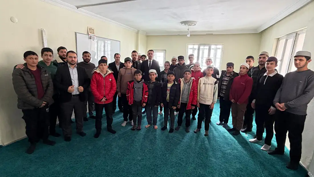 Kaymakamı Bakan, hafızlık eğitimi alan öğrencilerle buluştu