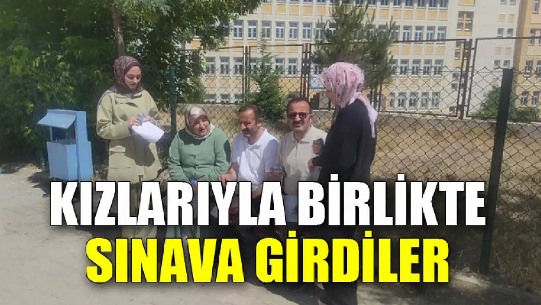 Kızlarıyla birlikte sınava girdiler