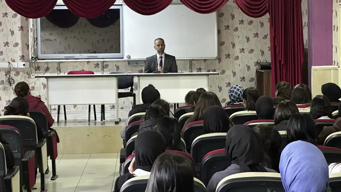 Müftü Şık öğrencilerle seminerde bir araya geldi