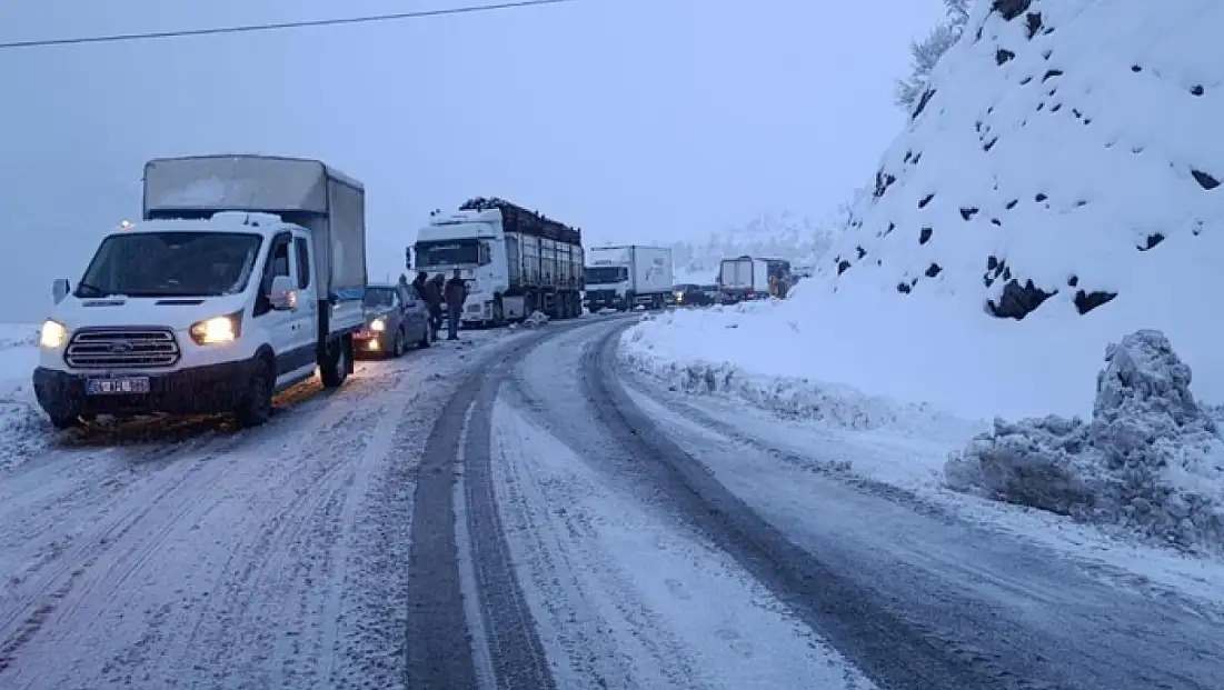 Şırnak-Hakkari yolu ulaşıma kapandı