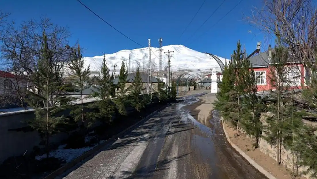 Süphan’ın eteklerinde kartpostallık belde: Aydınlar