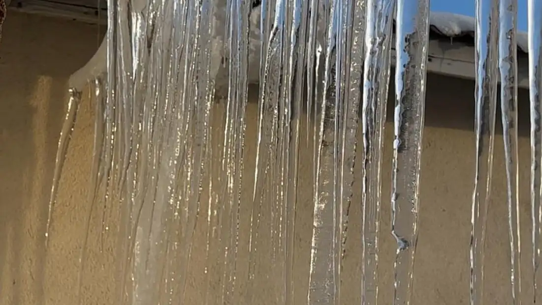 Yüksekova'da dondurucu soğuklar