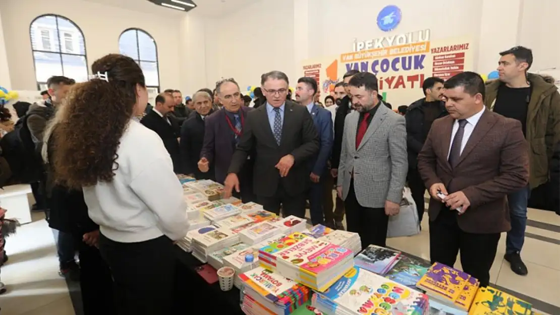 1. Van Çocuk Edebiyatı Fuarı açıldı