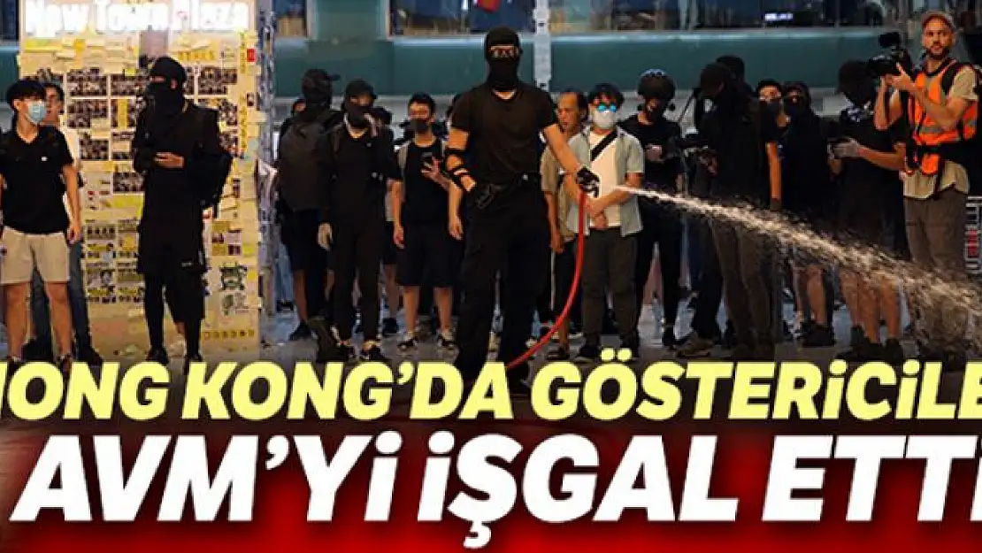 Hong Kong'da göstericiler AVM'yi bastı