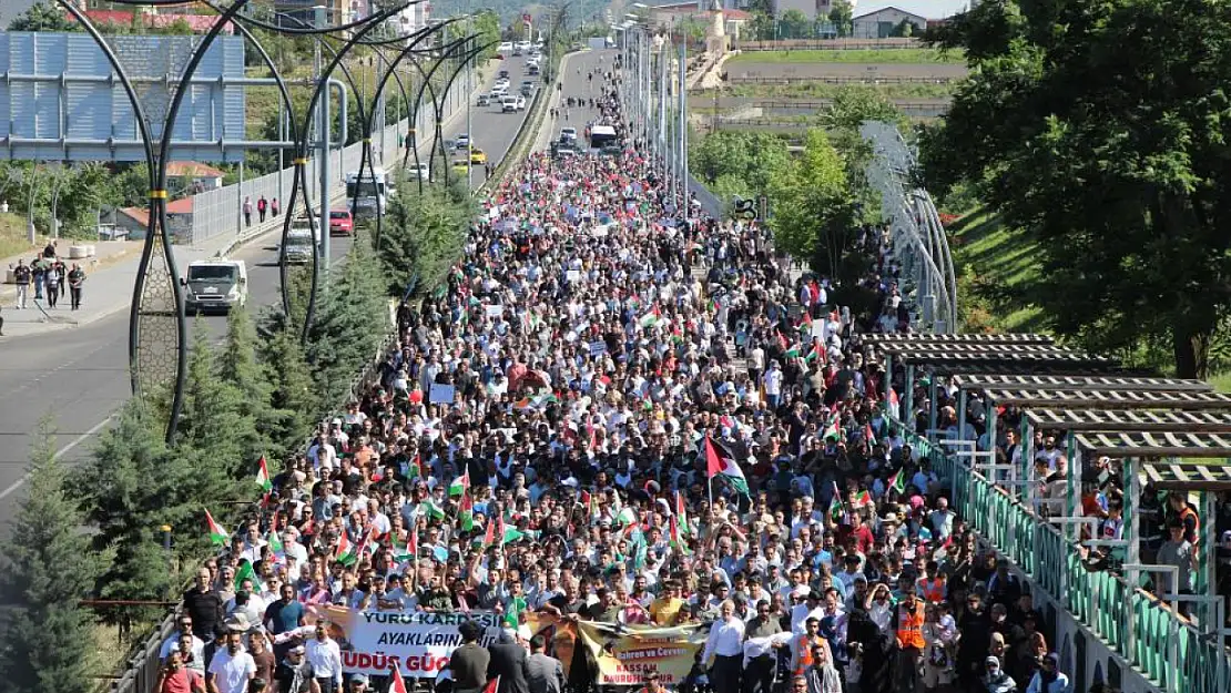 15 bin kişi Gazze için yürüdü