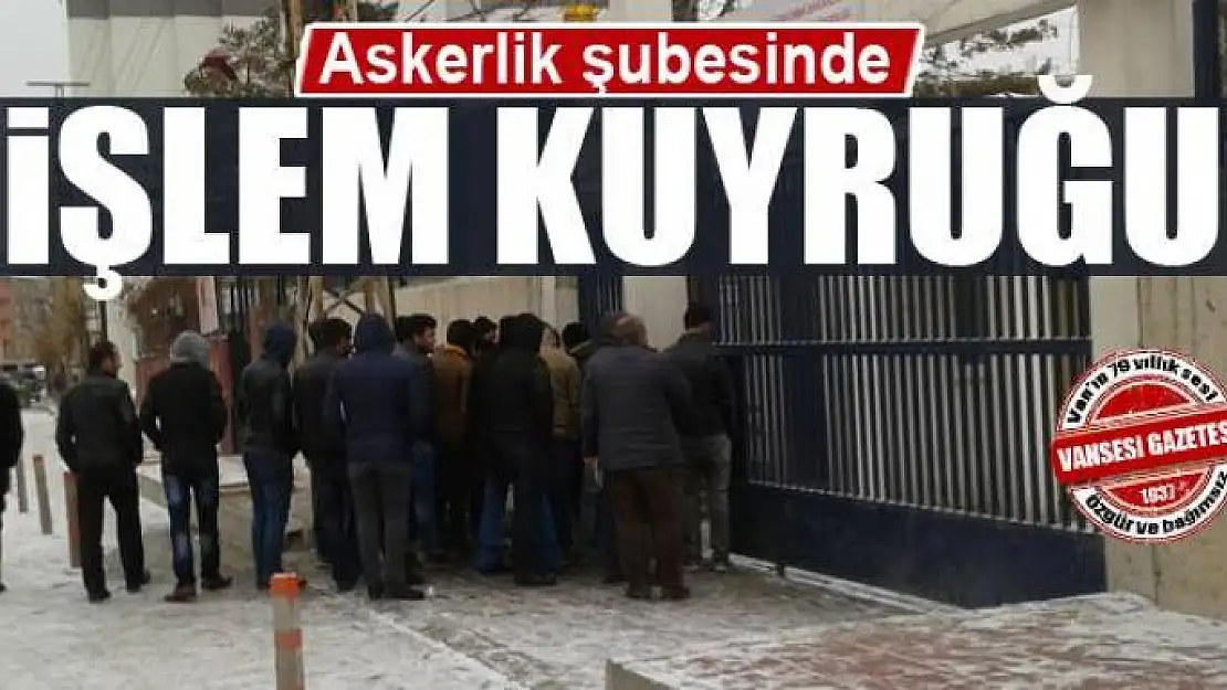 Askerlik şubesinde işlem kuyruğu