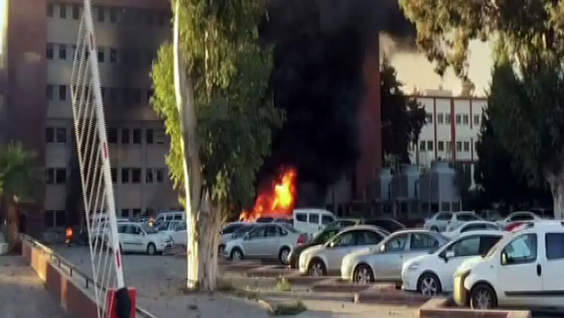 Adana Valiliği önünde patlama! 2 Ölü  16 Yaralı