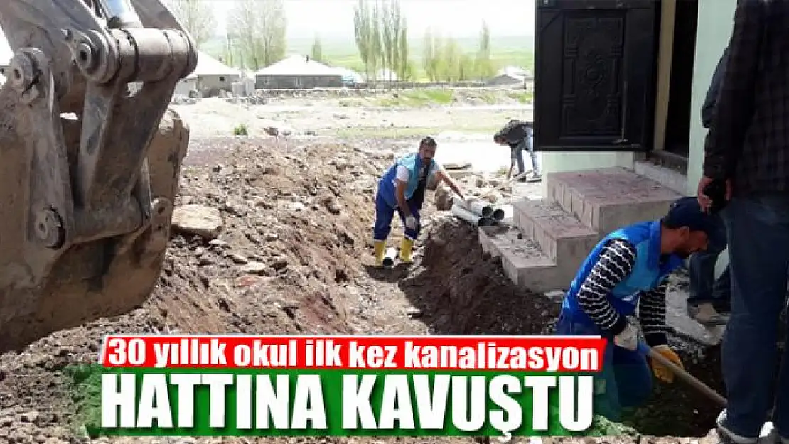 30 yıllık okul ilk kez kanalizasyon hattına kavuştu