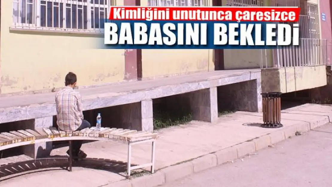 Kimliğini unutunca çaresizce babasını bekledi