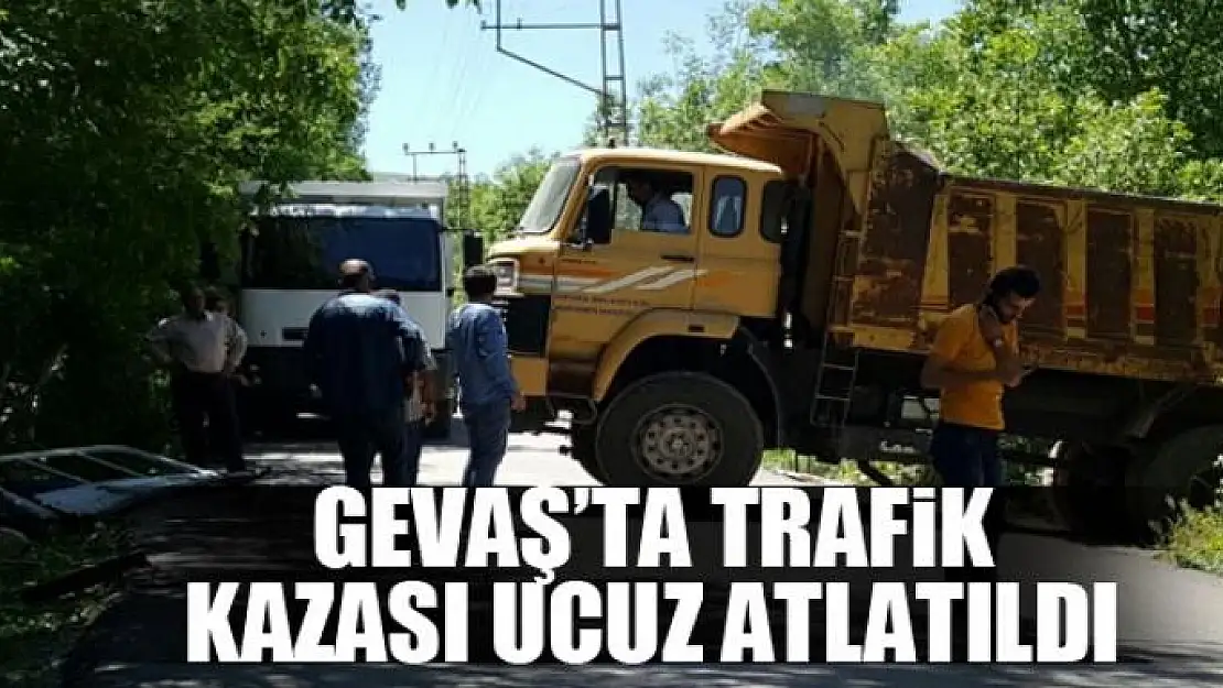 Gevaş'ta trafik kazası ucuz atlatıldı