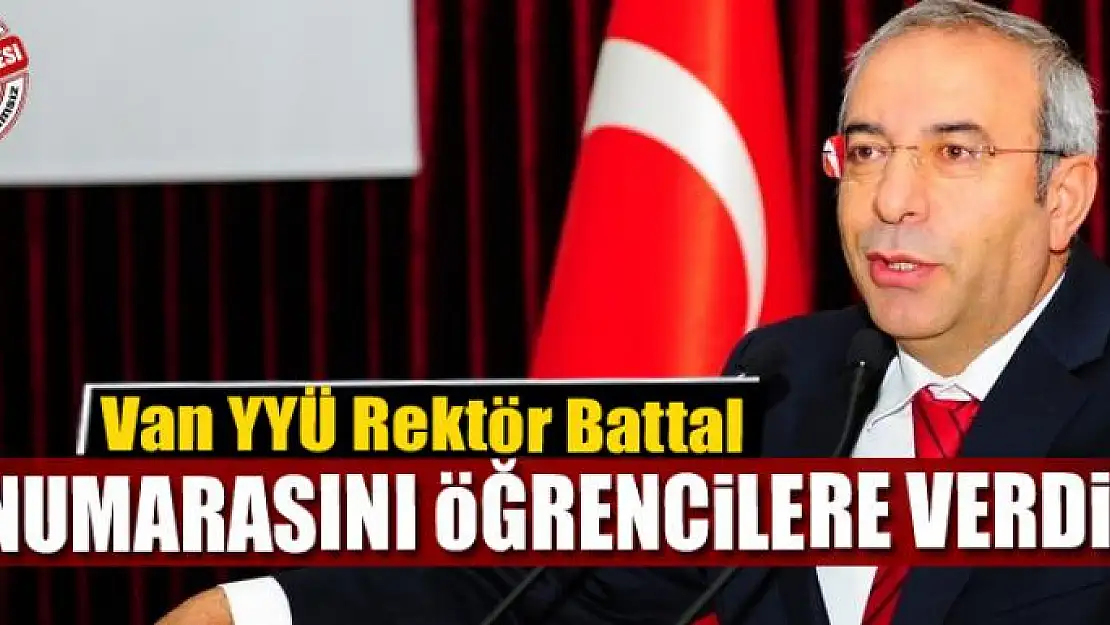 Rektör Battal, cep telefonu numarasını öğrencilere verdi