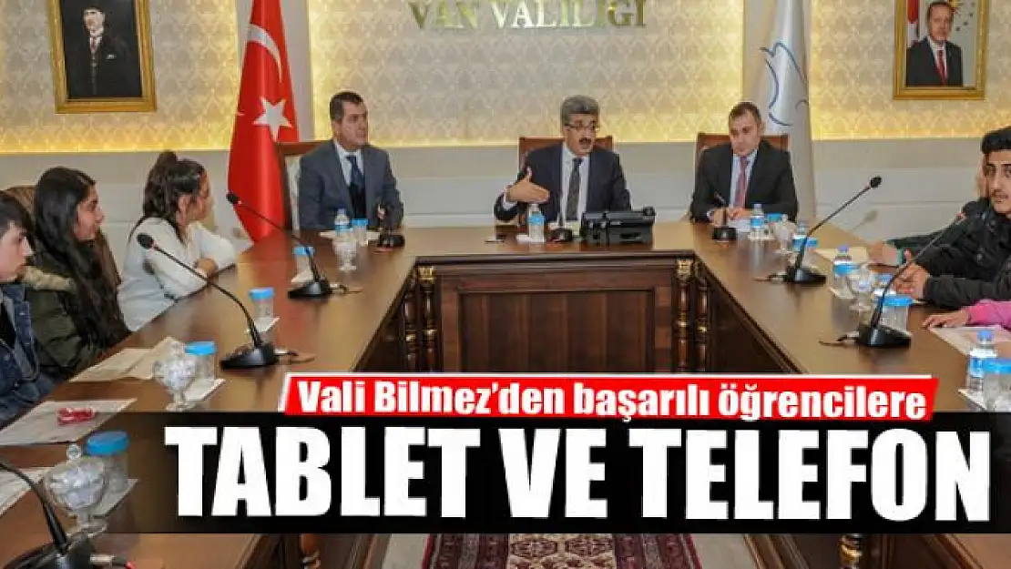 Vali Bilmez'den başarılı öğrencilere tablet ve telefon