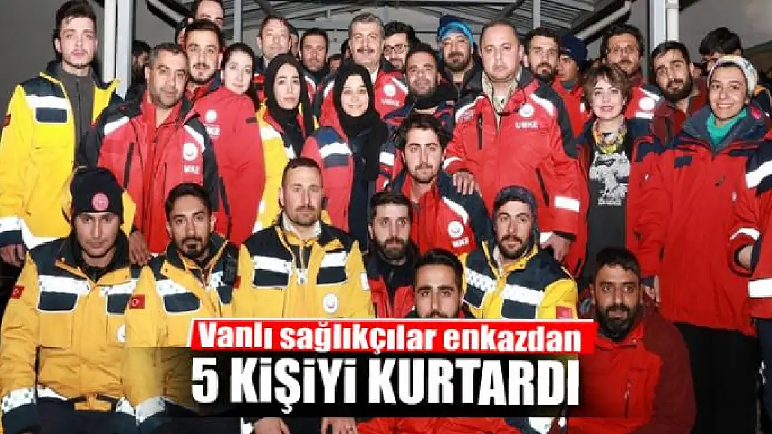 Vanlı sağlıkçılar enkazdan 5 kişiyi kurtardı