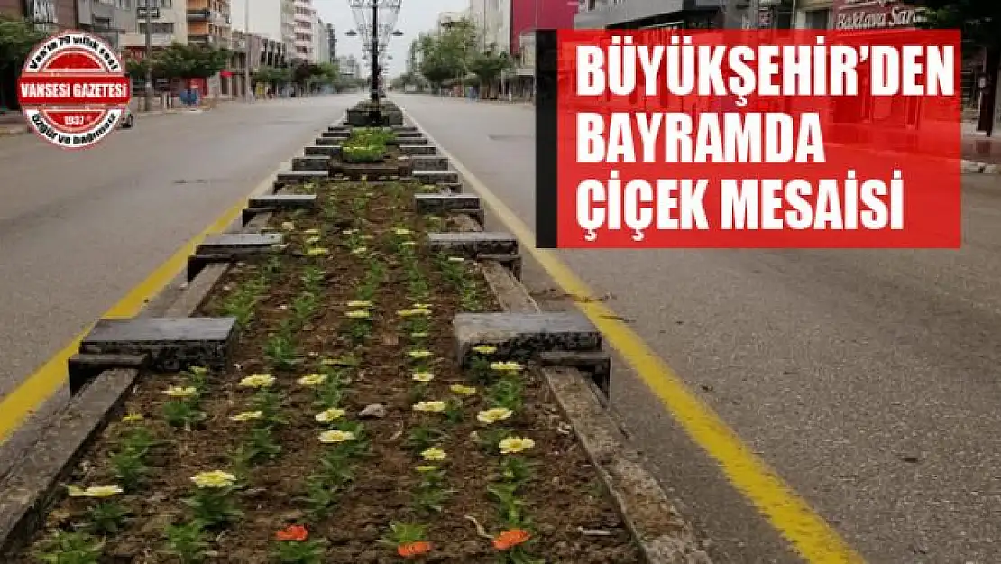 BÜYÜKŞEHİR'DEN BAYRAMDA ÇİÇEK MESAİSİ