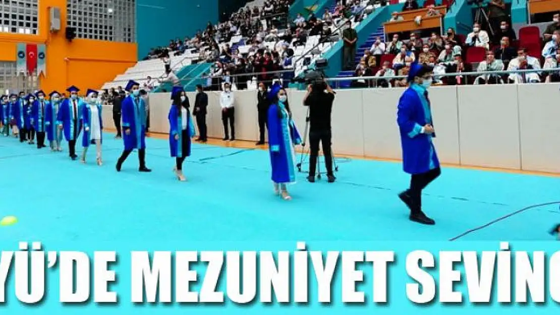 YYÜ'de mezuniyet sevinci