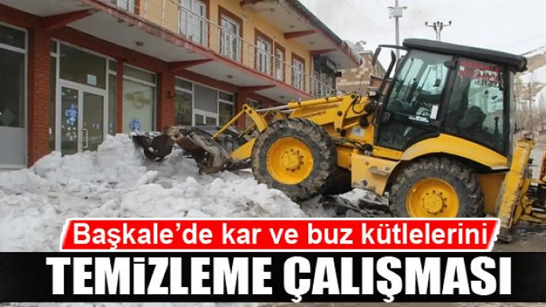 Başkale'de kar ve buz kütlelerini temizleme çalışması