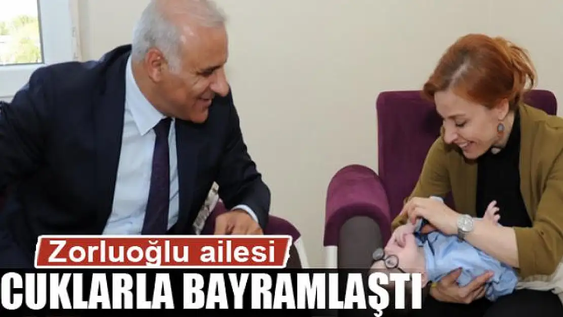 Vali Zorluoğlu ve eşi, sevgi evlerindeki çocuklarla bayramlaştı