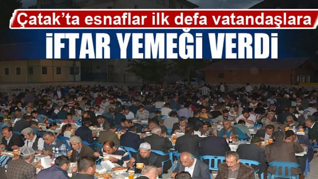 Çatak'ta esnaflar ilk defa vatandaşlara iftar yemeği verdi