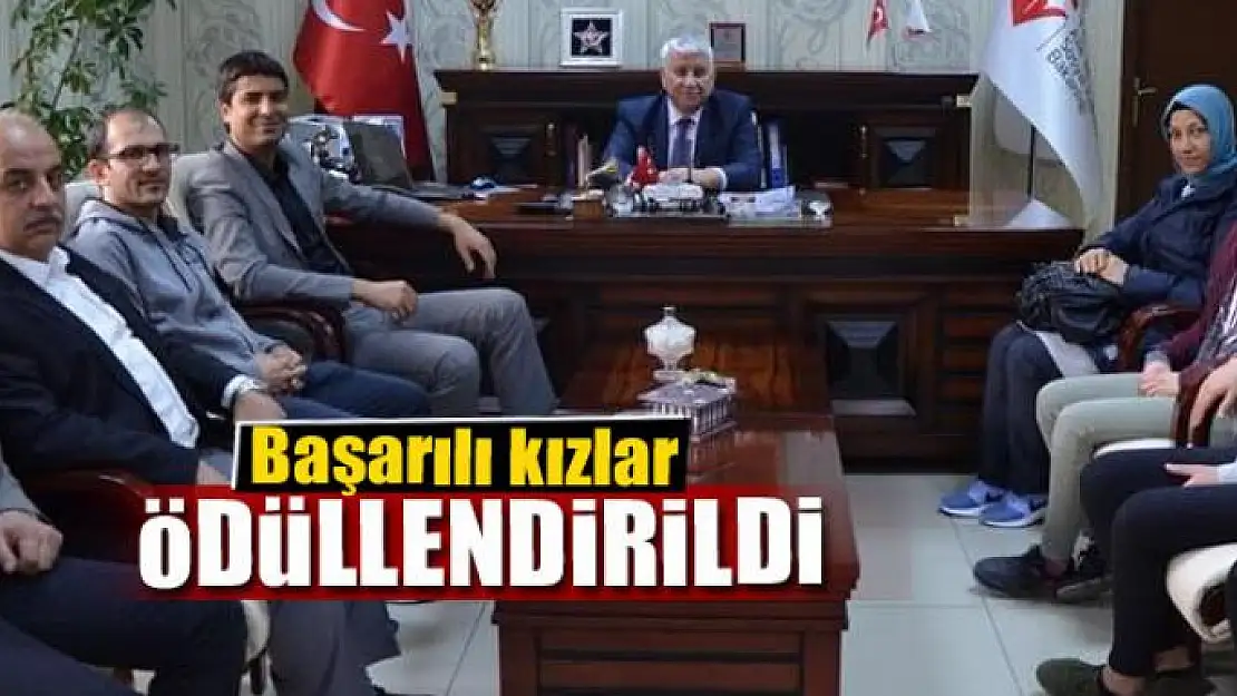 Başarılı kızlar ödüllendirildi 