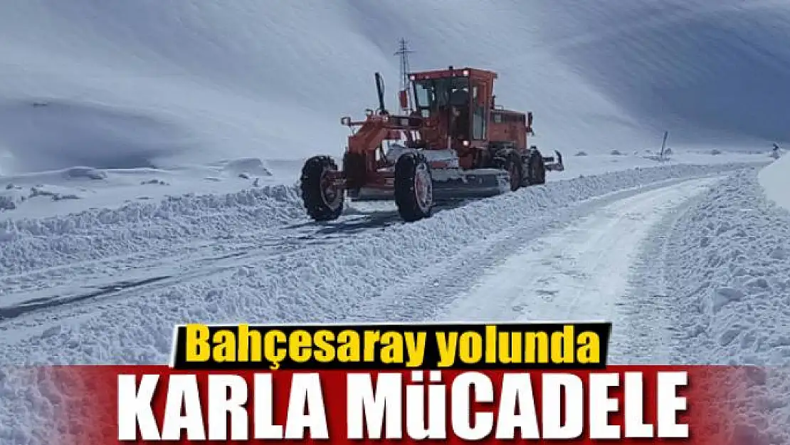 Bahçesaray yolunda karla mücadele