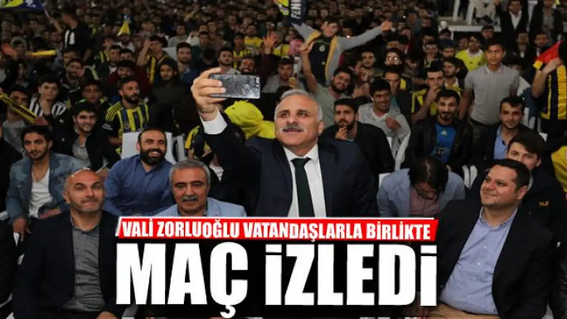 VALİ ZORLUOĞLU VATANDAŞLARLA BİRLİKTE MAÇ İZLEDİ