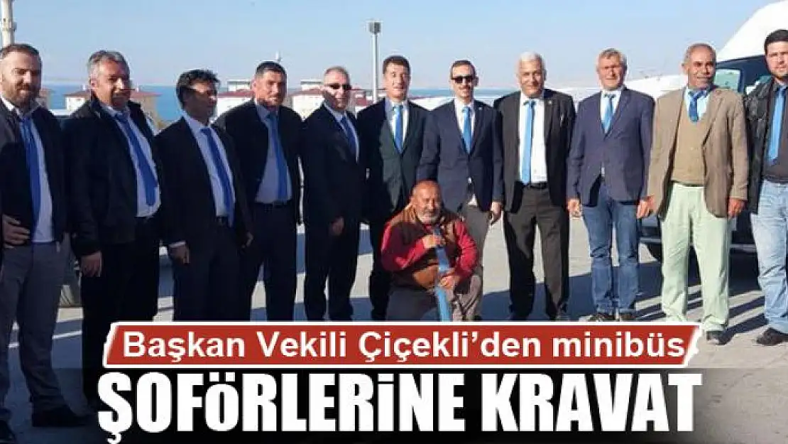 Başkan Vekili Çiçekli'den minibüs şoförlerine kravat