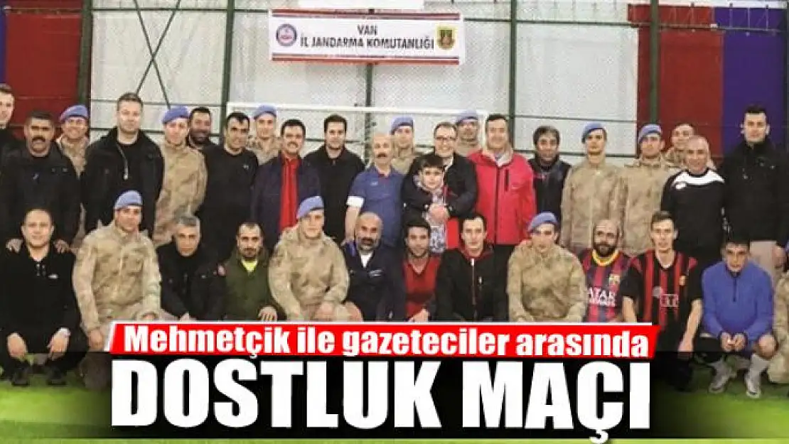 Mehmetçik ile gazeteciler arasında dostluk maçı