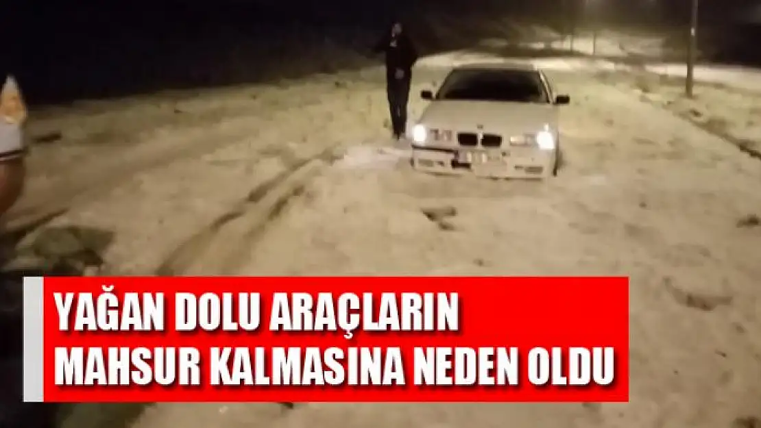 Yağan dolu araçların mahsur kalmasına neden oldu