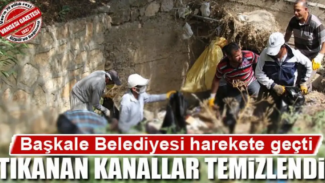 Başkale'de tıkanan yağmur suyu kanalları temizlendi