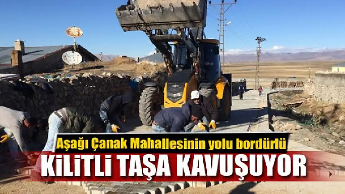 Aşağı Çanak Mahallesinin yolu bordürlü kilitli taşa kavuşuyor