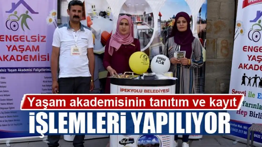 Yaşam akademisinin tanıtım ve kayıt işlemleri yapılıyor