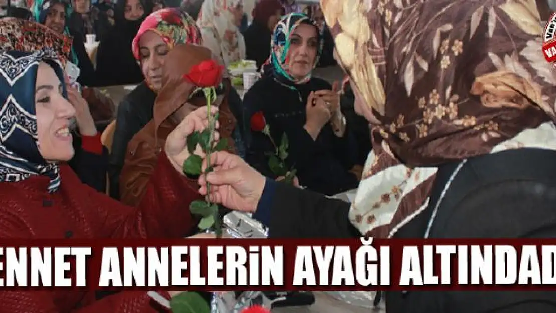 Cennet Annelerin Ayakları Altındadır