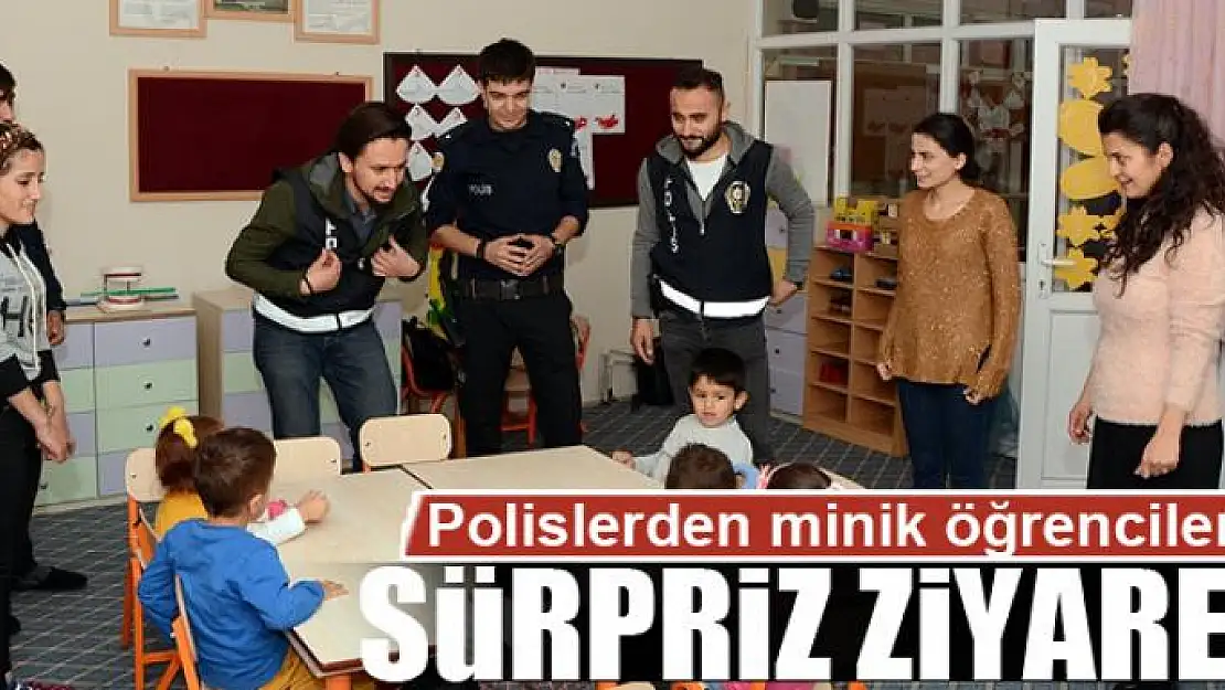 Polislerden minik öğrencilere sürpriz ziyaret