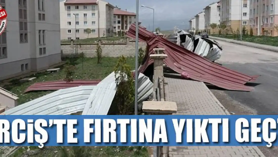 Erciş'te fırtına yıktı geçti