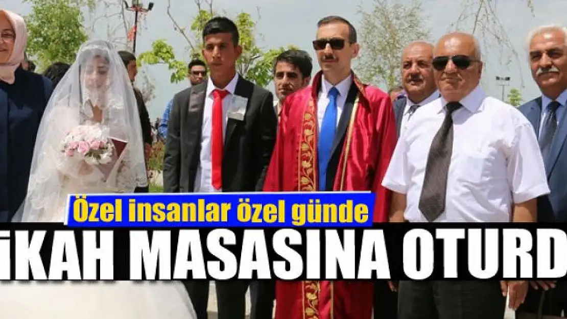  Özel insanlar özel günde nikah masasına oturdu