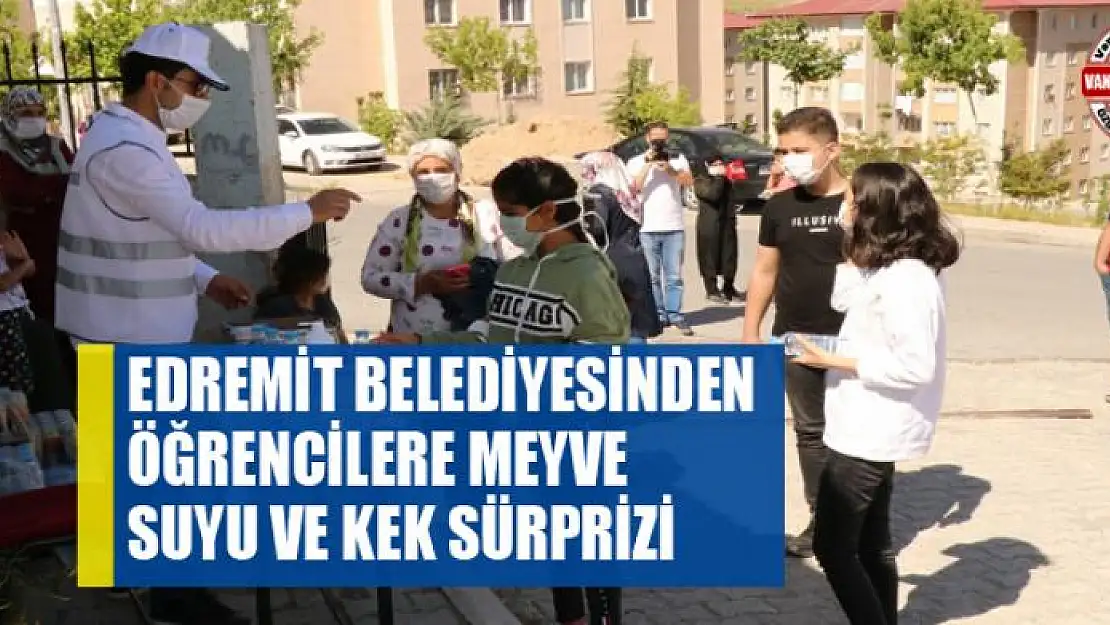 Edremit Belediyesinden öğrencilere meyve suyu ve kek sürprizi