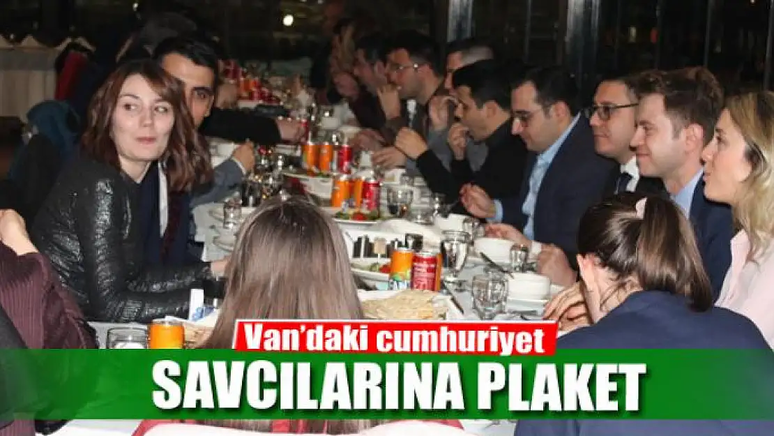 Van'daki cumhuriyet savcılarına plaket