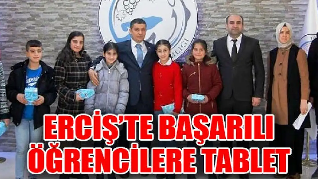 Erciş'te başarılı öğrencilere tablet