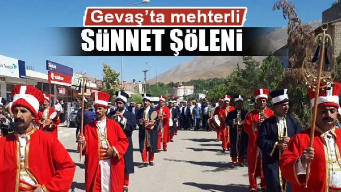 Gevaş'ta mehterli sünnet şöleni