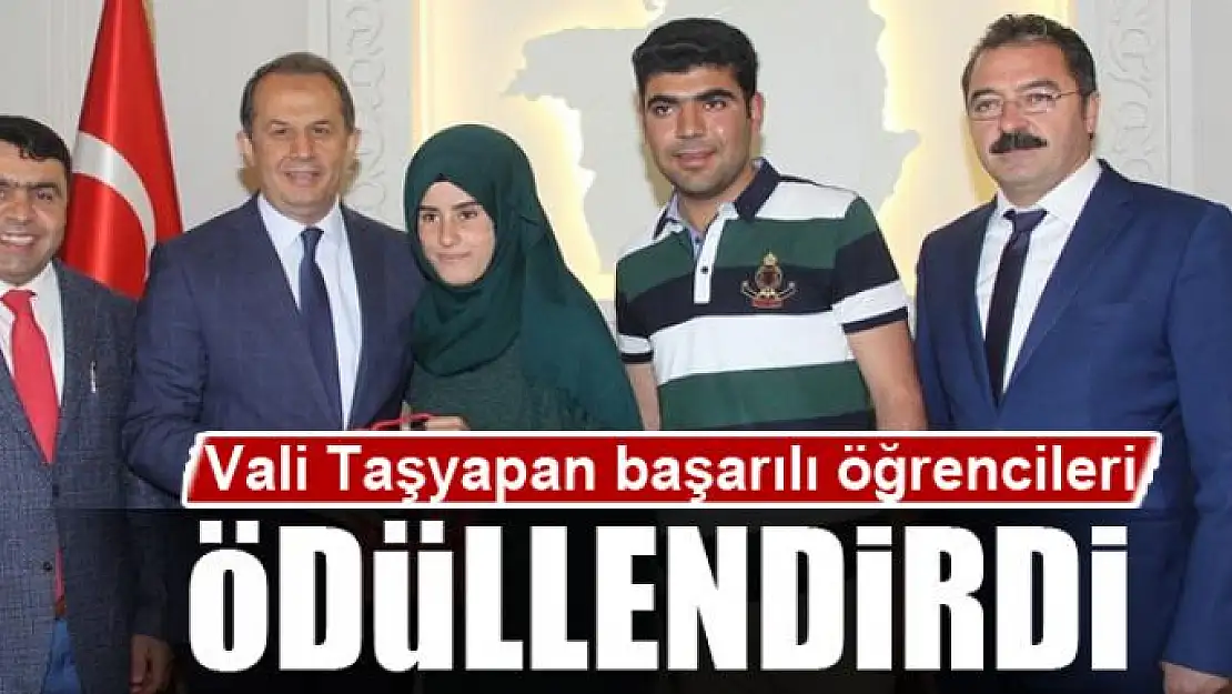 Vali Taşyapan başarılı öğrencileri ödüllendirdi