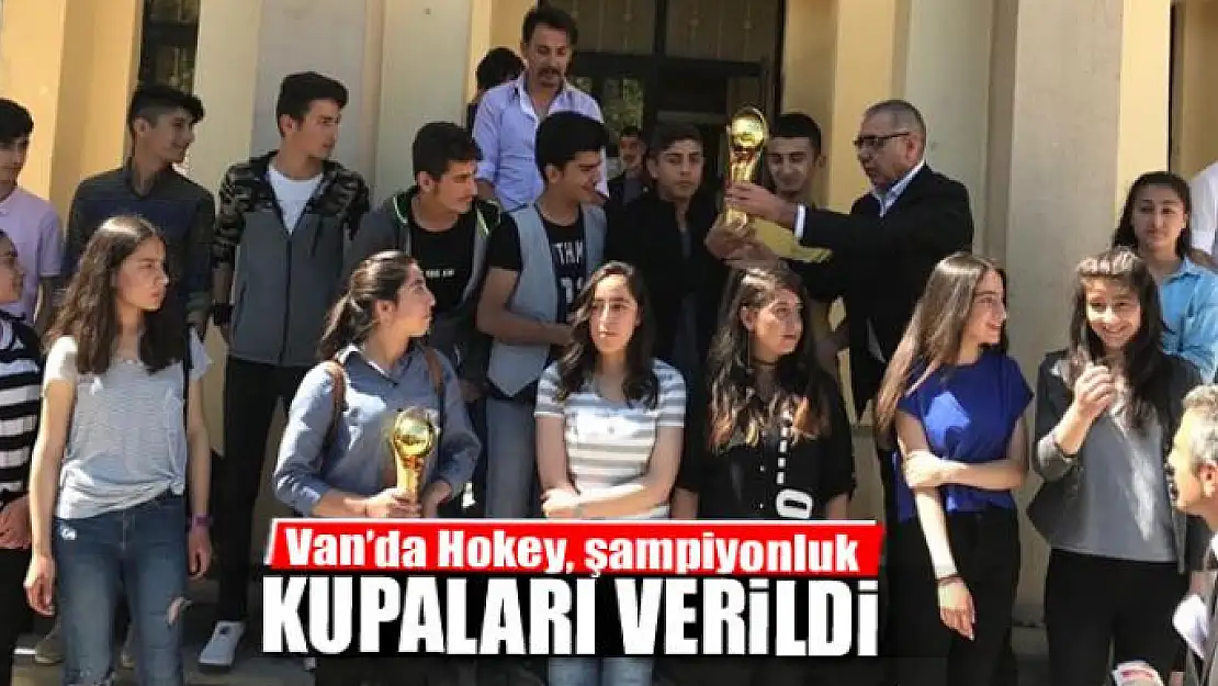 Van'da Hokey, şampiyonluk kupaları verildi