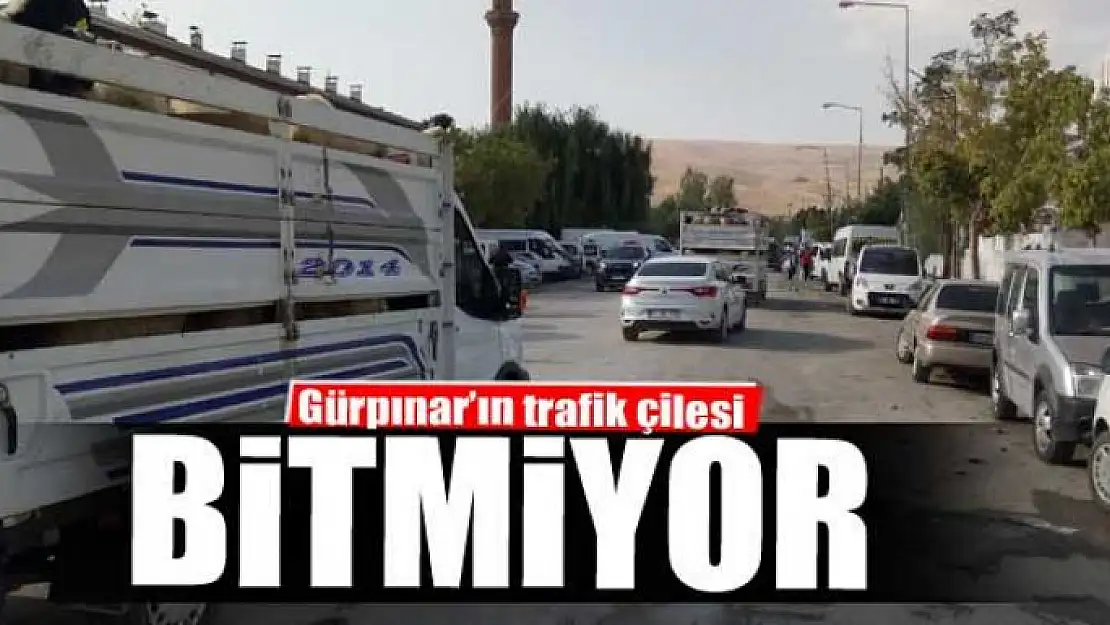 Gürpınar'ın trafik çilesi bitmiyor