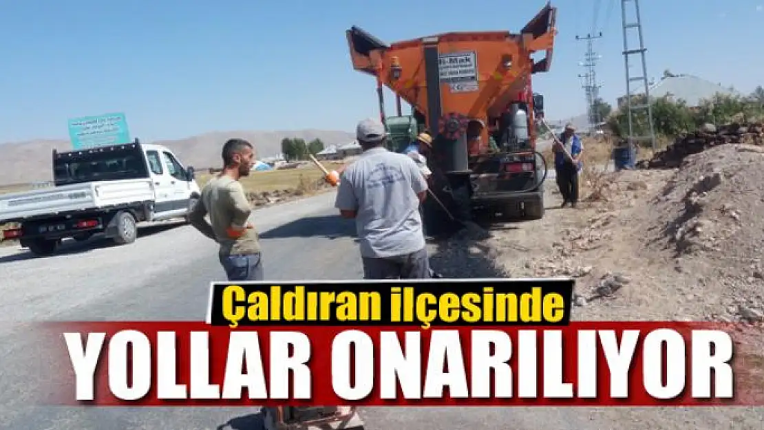 Çaldıran'da yol yapım çalışması